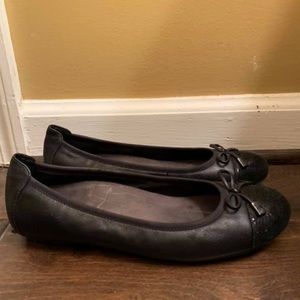 Vionic black orthopedic shoes